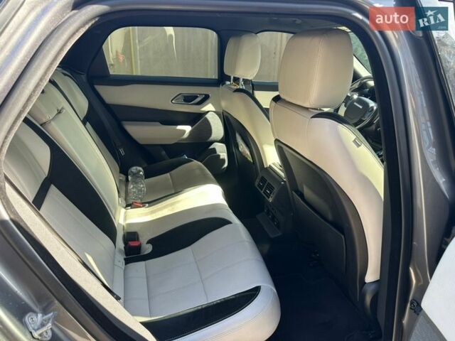 Сірий Ленд Ровер Рендж Ровер Велар, об'ємом двигуна 2 л та пробігом 99 тис. км за 33800 $, фото 6 на Automoto.ua