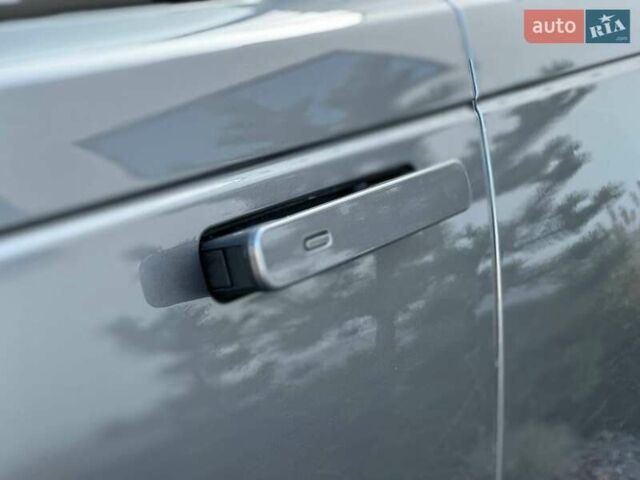 Серый Ленд Ровер Рендж Ровер Велар, объемом двигателя 2 л и пробегом 74 тыс. км за 33000 $, фото 29 на Automoto.ua