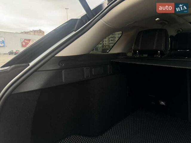 Ленд Ровер Рендж Ровер Велар 2019 в Ивано-Франковске на Automoto.ua Серый Ленд Ровер Рендж Ровер Велар, объемом двигателя 2 л и пробегом 81 тыс. км за 40900 $, фото 12 на Automoto.ua