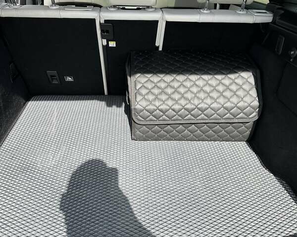 Сірий Ленд Ровер Рендж Ровер Велар, об'ємом двигуна 2 л та пробігом 138 тис. км за 42400 $, фото 20 на Automoto.ua