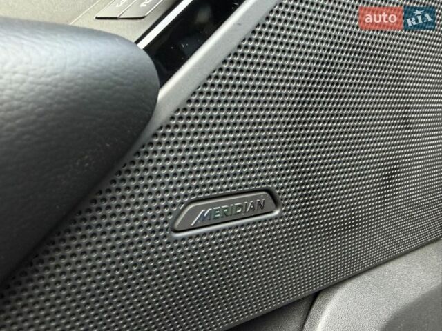 Сірий Ленд Ровер Рендж Ровер Велар, об'ємом двигуна 2 л та пробігом 92 тис. км за 32200 $, фото 14 на Automoto.ua