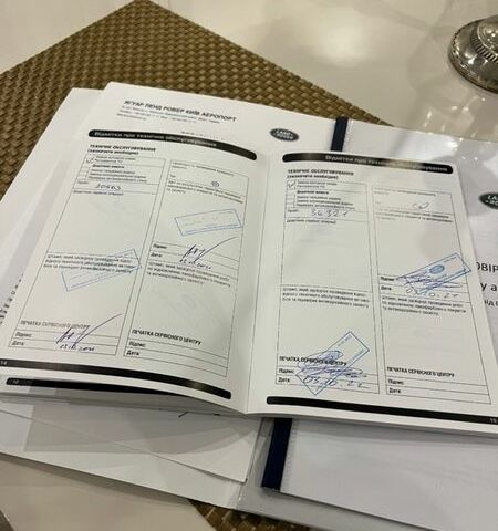 Сірий Ленд Ровер Рендж Ровер Велар, об'ємом двигуна 2 л та пробігом 71 тис. км за 45000 $, фото 30 на Automoto.ua