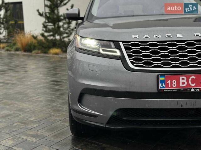 Серый Ленд Ровер Рендж Ровер Велар, объемом двигателя 2 л и пробегом 74 тыс. км за 30900 $, фото 4 на Automoto.ua