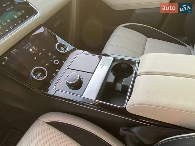 Серый Ленд Ровер Рендж Ровер Велар, объемом двигателя 2 л и пробегом 60 тыс. км за 33950 $, фото 18 на Automoto.ua