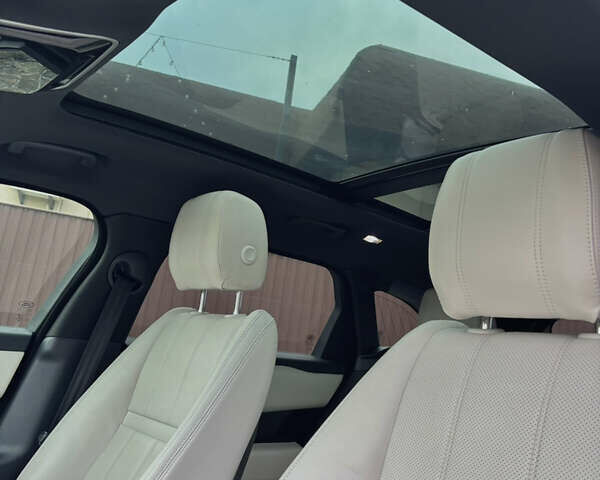 Серый Ленд Ровер Рендж Ровер Велар, объемом двигателя 2 л и пробегом 96 тыс. км за 38400 $, фото 9 на Automoto.ua