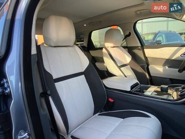 Серый Ленд Ровер Рендж Ровер Велар, объемом двигателя 2 л и пробегом 60 тыс. км за 33950 $, фото 26 на Automoto.ua