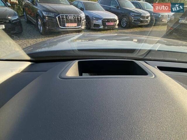 Серый Ленд Ровер Рендж Ровер Велар, объемом двигателя 2 л и пробегом 60 тыс. км за 33950 $, фото 15 на Automoto.ua