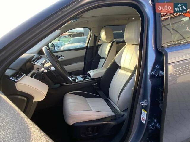 Серый Ленд Ровер Рендж Ровер Велар, объемом двигателя 2 л и пробегом 60 тыс. км за 33950 $, фото 19 на Automoto.ua