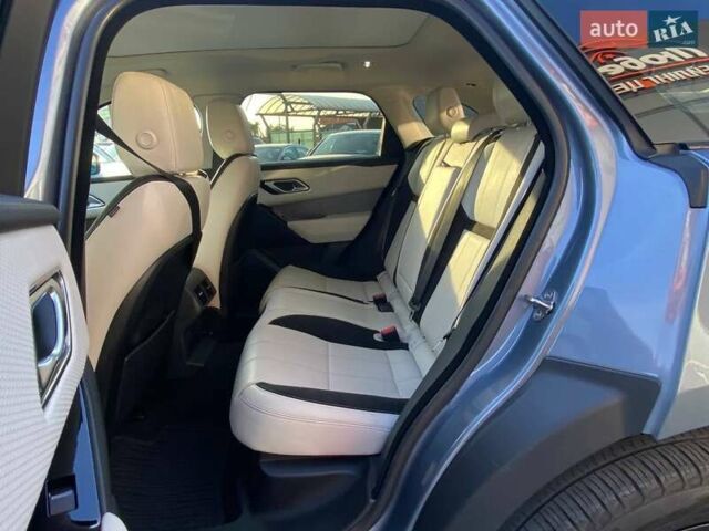 Серый Ленд Ровер Рендж Ровер Велар, объемом двигателя 2 л и пробегом 60 тыс. км за 33950 $, фото 21 на Automoto.ua