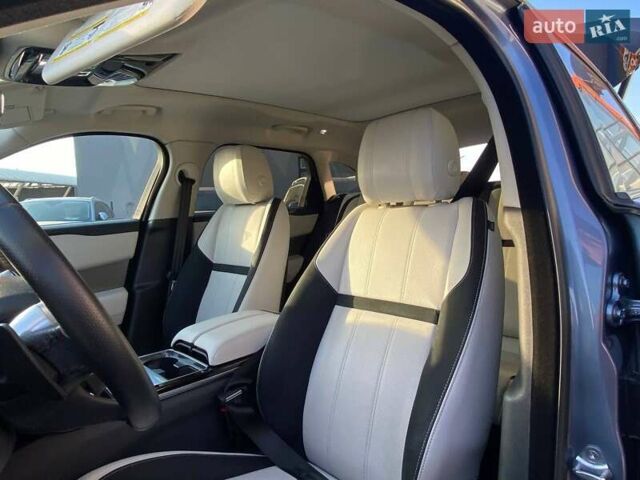 Серый Ленд Ровер Рендж Ровер Велар, объемом двигателя 2 л и пробегом 60 тыс. км за 33950 $, фото 20 на Automoto.ua