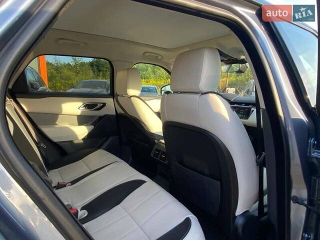 Серый Ленд Ровер Рендж Ровер Велар, объемом двигателя 2 л и пробегом 60 тыс. км за 33950 $, фото 24 на Automoto.ua