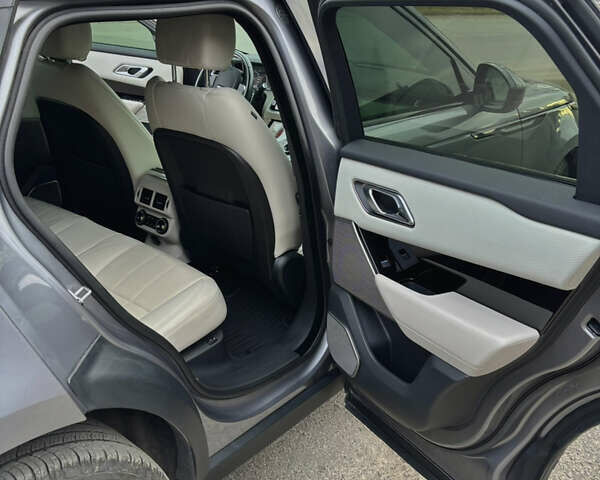 Серый Ленд Ровер Рендж Ровер Велар, объемом двигателя 2 л и пробегом 96 тыс. км за 38400 $, фото 14 на Automoto.ua