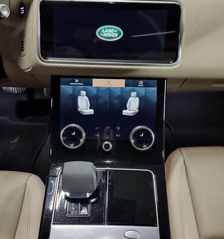 Сірий Ленд Ровер Рендж Ровер Велар, об'ємом двигуна 2 л та пробігом 82 тис. км за 56400 $, фото 8 на Automoto.ua