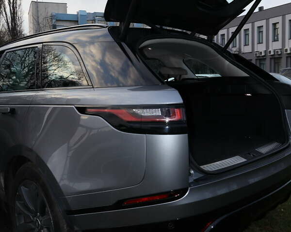 Серый Ленд Ровер Рендж Ровер Велар, объемом двигателя 2 л и пробегом 126 тыс. км за 55000 $, фото 6 на Automoto.ua