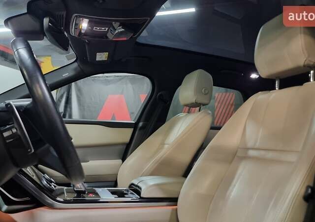 Сірий Ленд Ровер Рендж Ровер Велар, об'ємом двигуна 2 л та пробігом 82 тис. км за 56400 $, фото 14 на Automoto.ua