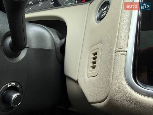 Серый Ленд Ровер Рендж Ровер Велар, объемом двигателя 2 л и пробегом 129 тыс. км за 50990 $, фото 23 на Automoto.ua