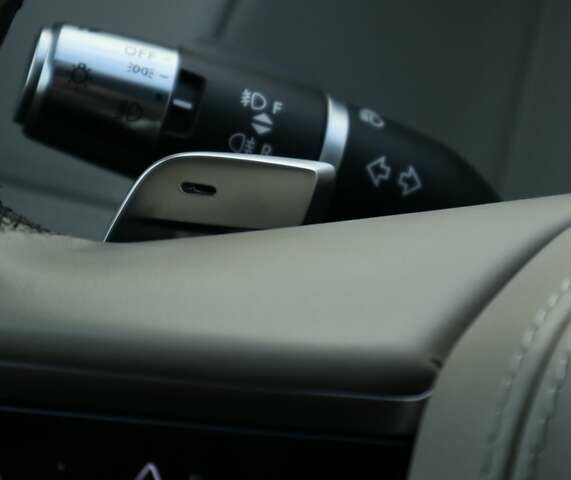 Серый Ленд Ровер Рендж Ровер Велар, объемом двигателя 2 л и пробегом 126 тыс. км за 55000 $, фото 24 на Automoto.ua