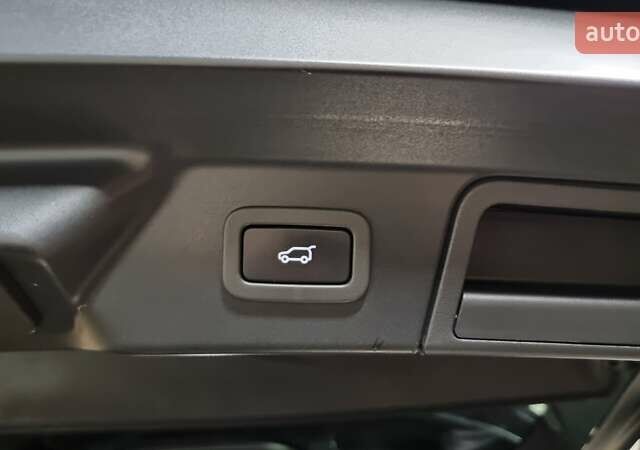 Сірий Ленд Ровер Рендж Ровер Велар, об'ємом двигуна 2 л та пробігом 82 тис. км за 56400 $, фото 22 на Automoto.ua