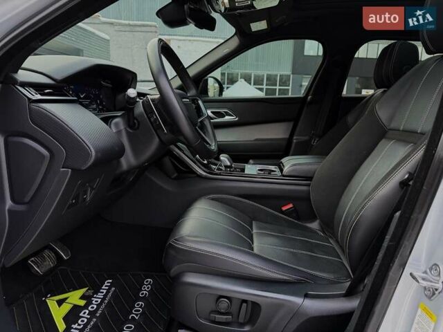 Серый Ленд Ровер Рендж Ровер Велар, объемом двигателя 2 л и пробегом 45 тыс. км за 49499 $, фото 29 на Automoto.ua