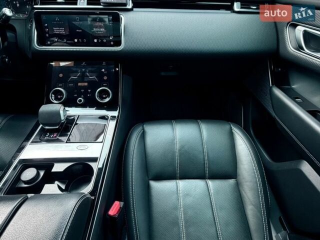 Серый Ленд Ровер Рендж Ровер Велар, объемом двигателя 3 л и пробегом 77 тыс. км за 45500 $, фото 20 на Automoto.ua