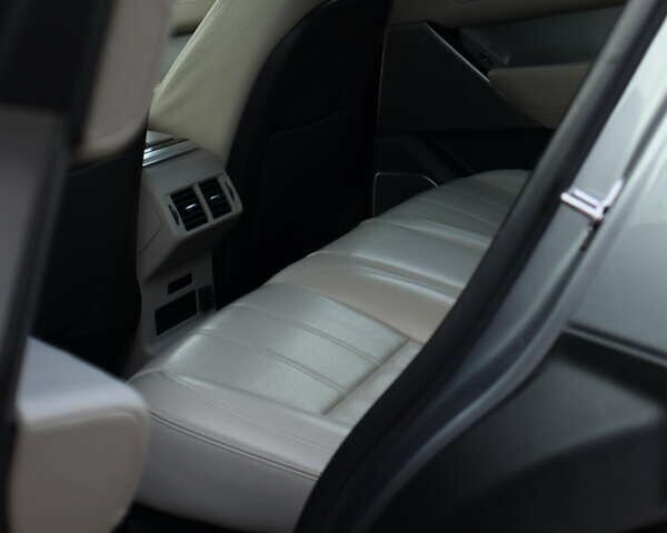 Серый Ленд Ровер Рендж Ровер Велар, объемом двигателя 2 л и пробегом 126 тыс. км за 55000 $, фото 20 на Automoto.ua