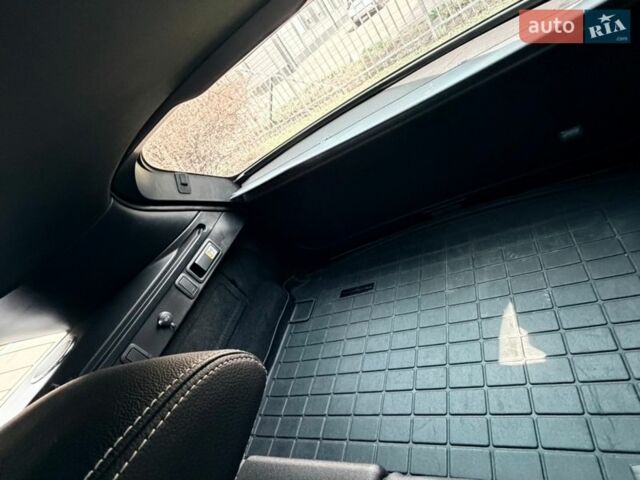 Серый Ленд Ровер Рендж Ровер Велар, объемом двигателя 3 л и пробегом 77 тыс. км за 45500 $, фото 31 на Automoto.ua