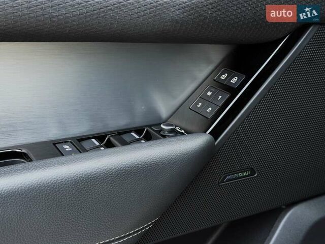 Серый Ленд Ровер Рендж Ровер Велар, объемом двигателя 2 л и пробегом 45 тыс. км за 49499 $, фото 28 на Automoto.ua