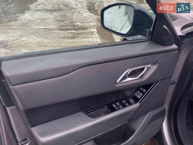 Серый Ленд Ровер Рендж Ровер Велар, объемом двигателя 2 л и пробегом 73 тыс. км за 38000 $, фото 8 на Automoto.ua