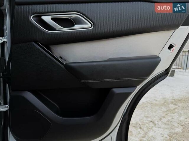 Серый Ленд Ровер Рендж Ровер Велар, объемом двигателя 2 л и пробегом 45 тыс. км за 49499 $, фото 32 на Automoto.ua