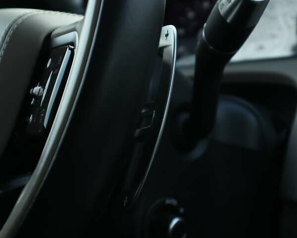 Серый Ленд Ровер Рендж Ровер Велар, объемом двигателя 2 л и пробегом 126 тыс. км за 55000 $, фото 25 на Automoto.ua