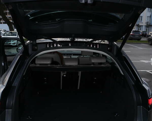 Серый Ленд Ровер Рендж Ровер Велар, объемом двигателя 2 л и пробегом 126 тыс. км за 55000 $, фото 31 на Automoto.ua