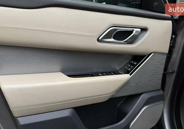 Серый Ленд Ровер Рендж Ровер Велар, объемом двигателя 2 л и пробегом 129 тыс. км за 53990 $, фото 15 на Automoto.ua