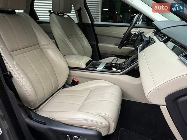 Серый Ленд Ровер Рендж Ровер Велар, объемом двигателя 2 л и пробегом 129 тыс. км за 50990 $, фото 13 на Automoto.ua