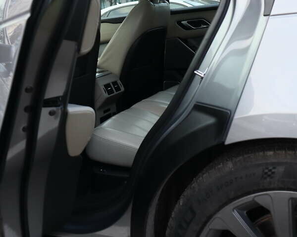 Серый Ленд Ровер Рендж Ровер Велар, объемом двигателя 2 л и пробегом 126 тыс. км за 55000 $, фото 23 на Automoto.ua