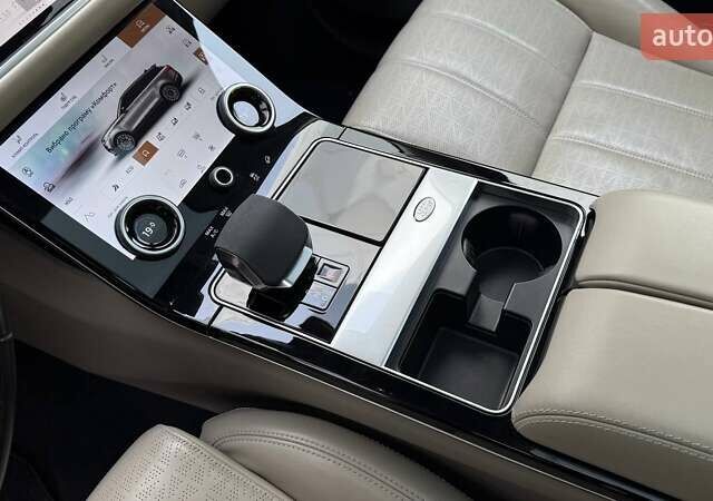 Серый Ленд Ровер Рендж Ровер Велар, объемом двигателя 2 л и пробегом 129 тыс. км за 53990 $, фото 29 на Automoto.ua