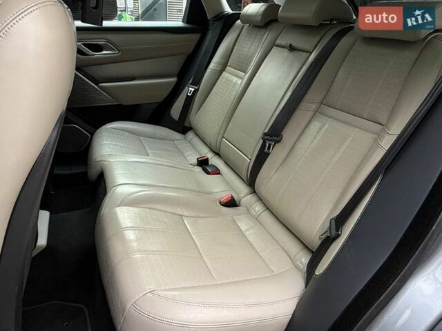 Серый Ленд Ровер Рендж Ровер Велар, объемом двигателя 2 л и пробегом 129 тыс. км за 50990 $, фото 11 на Automoto.ua