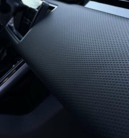 Серый Ленд Ровер Рендж Ровер Велар, объемом двигателя 2 л и пробегом 45 тыс. км за 49500 $, фото 24 на Automoto.ua