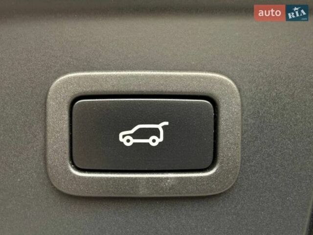 Серый Ленд Ровер Рендж Ровер Велар, объемом двигателя 2 л и пробегом 129 тыс. км за 50990 $, фото 9 на Automoto.ua