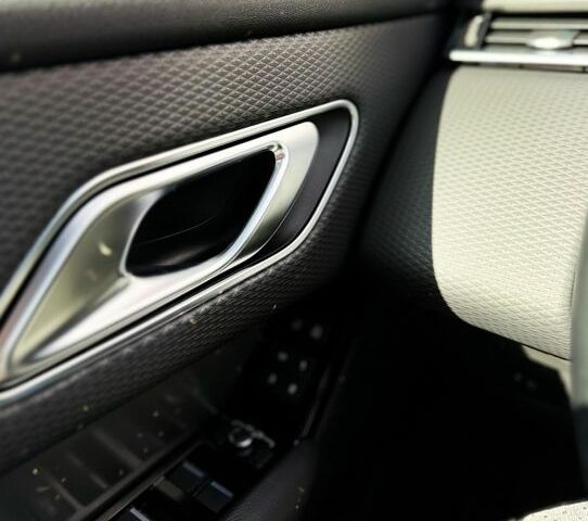 Сірий Ленд Ровер Рендж Ровер Велар, об'ємом двигуна 2 л та пробігом 77 тис. км за 55000 $, фото 7 на Automoto.ua