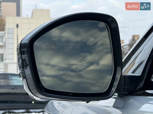 Серый Ленд Ровер Рендж Ровер Велар, объемом двигателя 2 л и пробегом 45 тыс. км за 49499 $, фото 18 на Automoto.ua