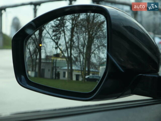 Серый Ленд Ровер Рендж Ровер Велар, объемом двигателя 2 л и пробегом 126 тыс. км за 55000 $, фото 4 на Automoto.ua