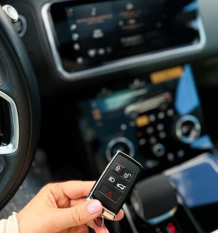 Сірий Ленд Ровер Рендж Ровер Велар, об'ємом двигуна 2 л та пробігом 77 тис. км за 55000 $, фото 6 на Automoto.ua