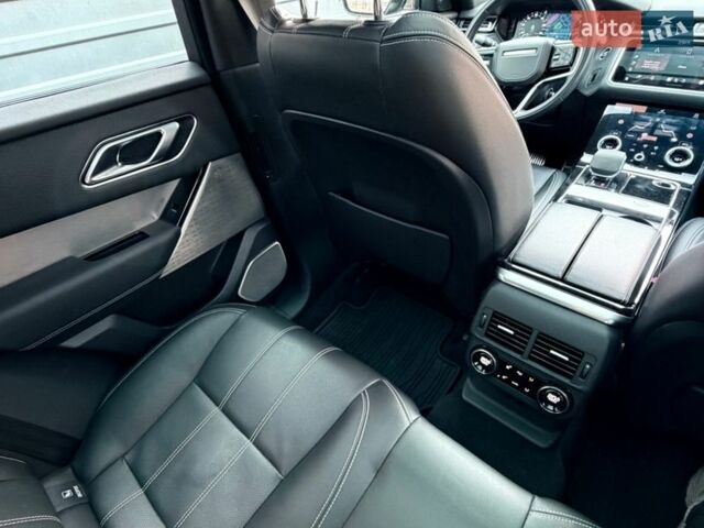 Серый Ленд Ровер Рендж Ровер Велар, объемом двигателя 3 л и пробегом 77 тыс. км за 45500 $, фото 24 на Automoto.ua