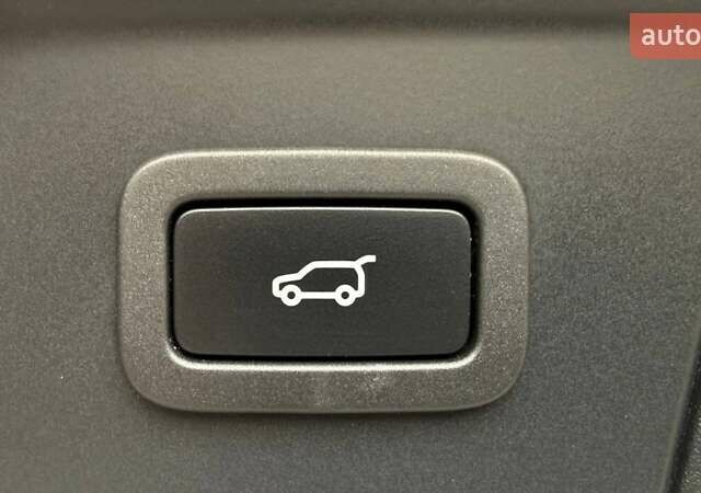 Серый Ленд Ровер Рендж Ровер Велар, объемом двигателя 2 л и пробегом 129 тыс. км за 53990 $, фото 9 на Automoto.ua