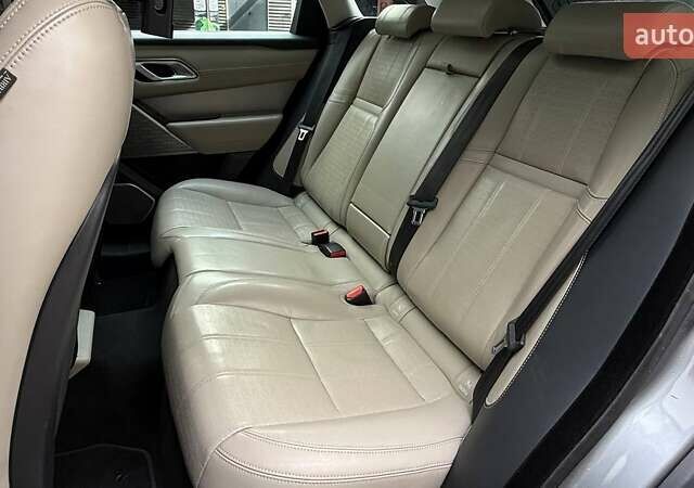 Серый Ленд Ровер Рендж Ровер Велар, объемом двигателя 2 л и пробегом 129 тыс. км за 53990 $, фото 11 на Automoto.ua