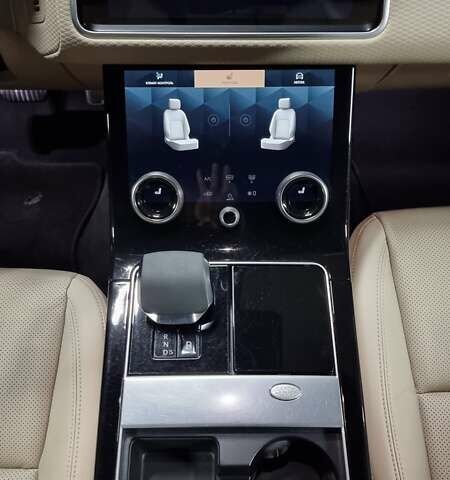 Сірий Ленд Ровер Рендж Ровер Велар, об'ємом двигуна 2 л та пробігом 82 тис. км за 56400 $, фото 10 на Automoto.ua