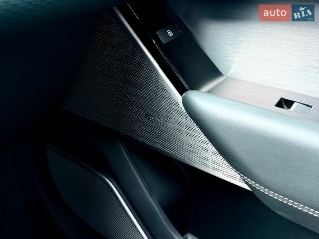 Серый Ленд Ровер Рендж Ровер Велар, объемом двигателя 3 л и пробегом 77 тыс. км за 45500 $, фото 17 на Automoto.ua