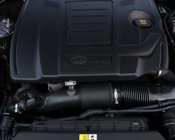 Серый Ленд Ровер Рендж Ровер Велар, объемом двигателя 2 л и пробегом 126 тыс. км за 55000 $, фото 28 на Automoto.ua