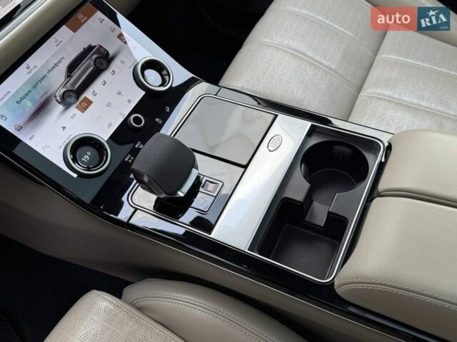 Серый Ленд Ровер Рендж Ровер Велар, объемом двигателя 2 л и пробегом 129 тыс. км за 50990 $, фото 29 на Automoto.ua