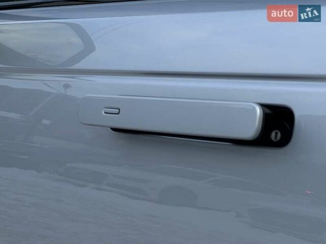 Серый Ленд Ровер Рендж Ровер Велар, объемом двигателя 2 л и пробегом 45 тыс. км за 49499 $, фото 17 на Automoto.ua